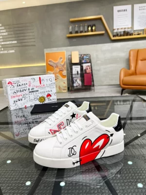 CHRISTIAN LOUBOUTIN LOW TOP SNEAKER - CL155