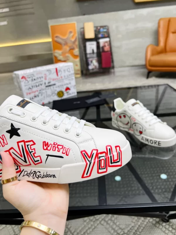 CHRISTIAN LOUBOUTIN LOW TOP SNEAKER - CL155