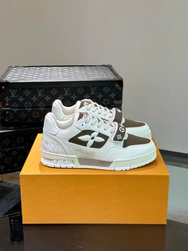 LOUIS VUITTON TRAINER SNEAKERS IN BEIGE – LSVT355