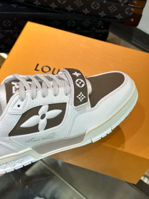 LOUIS VUITTON TRAINER SNEAKERS IN BEIGE – LSVT355