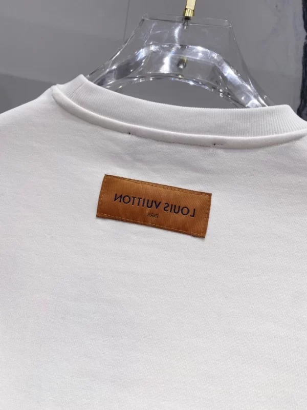 Louis Vuitton Sweatshirts - SLV010