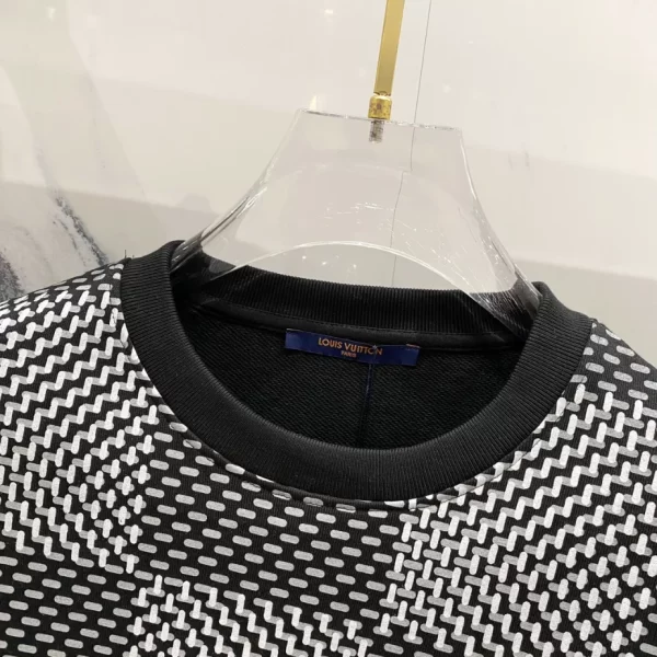 Louis Vuitton Sweatshirts - SLV013