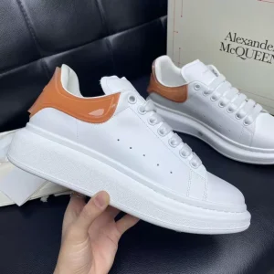 ALEXANDER MCQUEEN MEN'S OVERSIZED SNEAKER - AM34