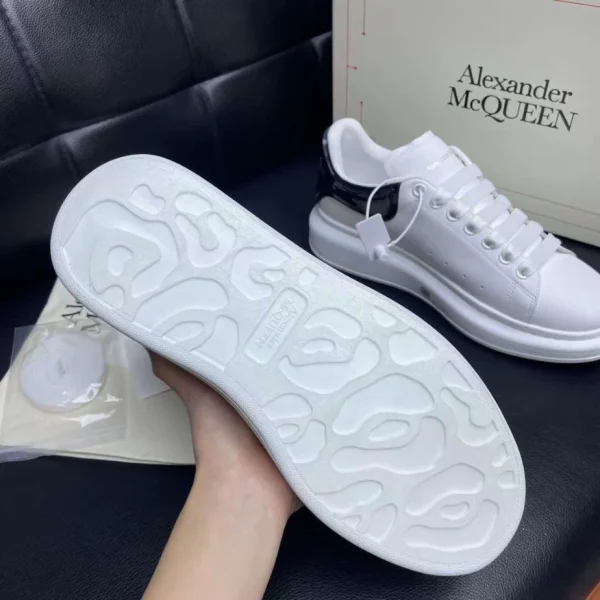 ALEXANDER MCQUEEN OVERSIZED SNEAKER - AM35