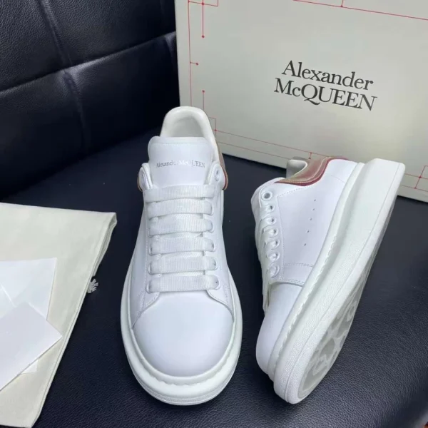 ALEXANDER MCQUEEN OVERSIZED SNEAKER - AM36