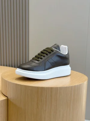 ALEXANDER MCQUEEN OVERSIZED SNEAKER - AM39