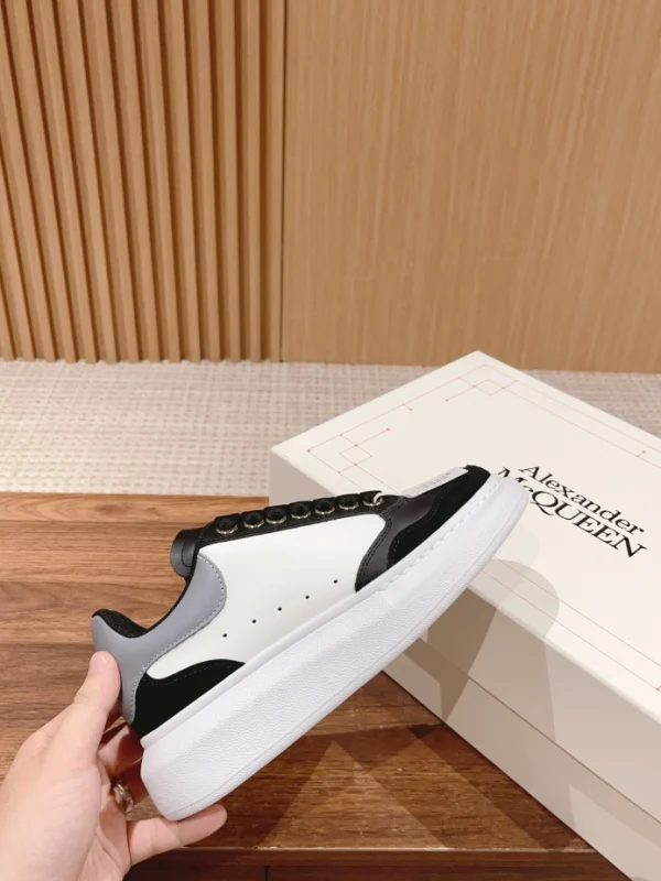 ALEXANDER MCQUEEN OVERSIZED SNEAKER - AM40