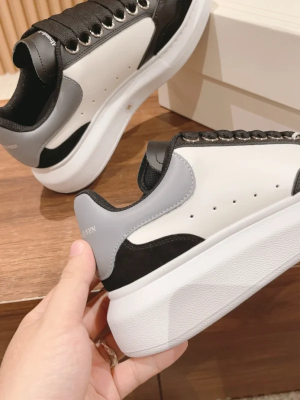 ALEXANDER MCQUEEN OVERSIZED SNEAKER - AM40