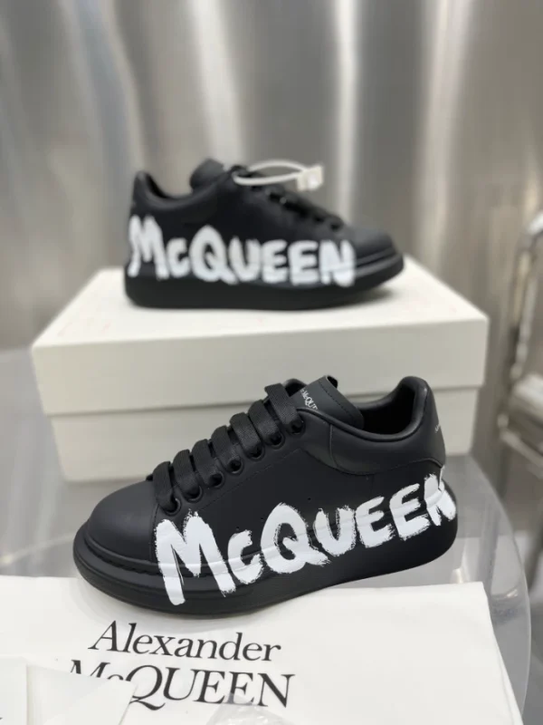 ALEXANDER MCQUEEN OVERSIZED SNEAKER - AM46