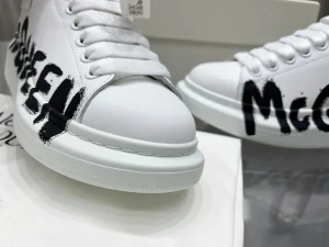 ALEXANDER MCQUEEN OVERSIZED SNEAKER - AM47