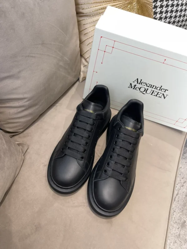 ALEXANDER MCQUEEN OVERSIZED SNEAKER - AM48