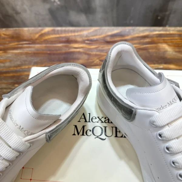 ALEXANDER MCQUEEN OVERSIZED SNEAKER - AM55