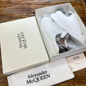 ALEXANDER MCQUEEN OVERSIZED SNEAKER - AM55