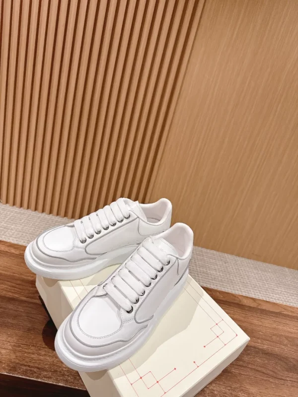 ALEXANDER MCQUEEN OVERSIZED SNEAKER - AM57