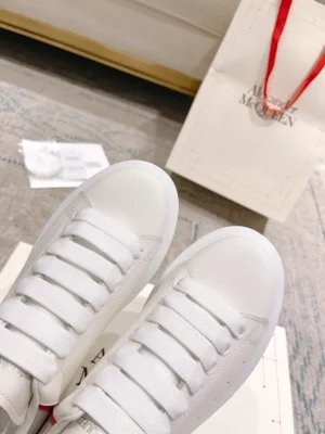 ALEXANDER MCQUEEN OVERSIZED SNEAKER - AM60