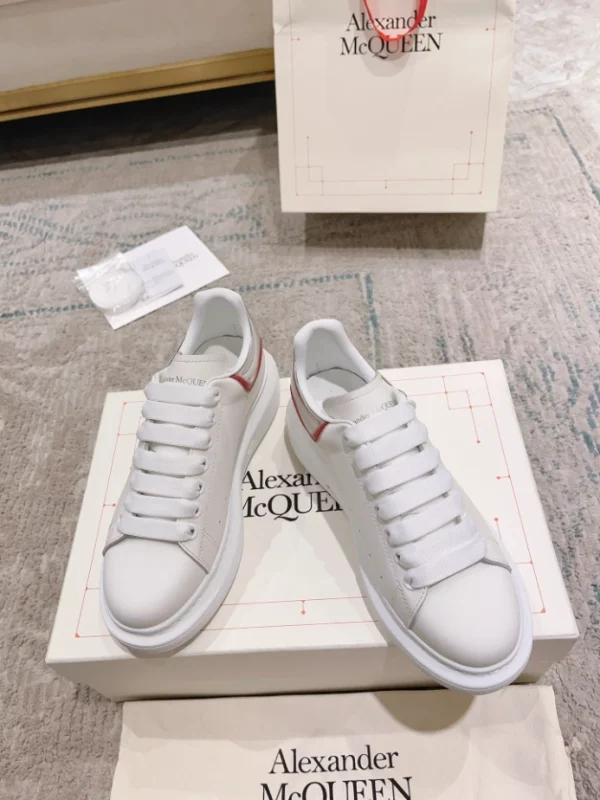 ALEXANDER MCQUEEN OVERSIZED SNEAKER - AM60