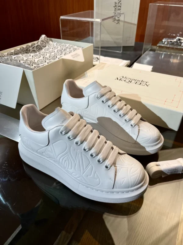 ALEXANDER MCQUEEN OVERSIZED SNEAKER - AM65