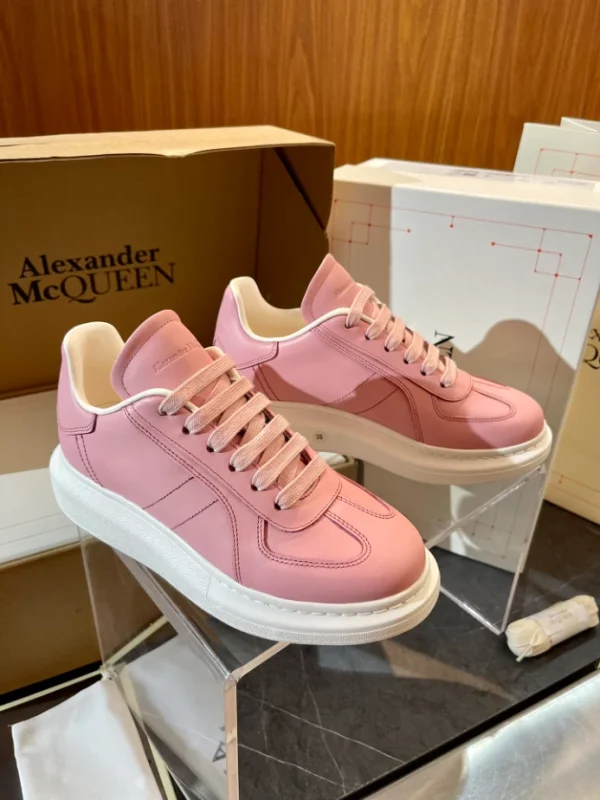 ALEXANDER MCQUEEN RETRO OVERSIZED SNEAKER - AM67