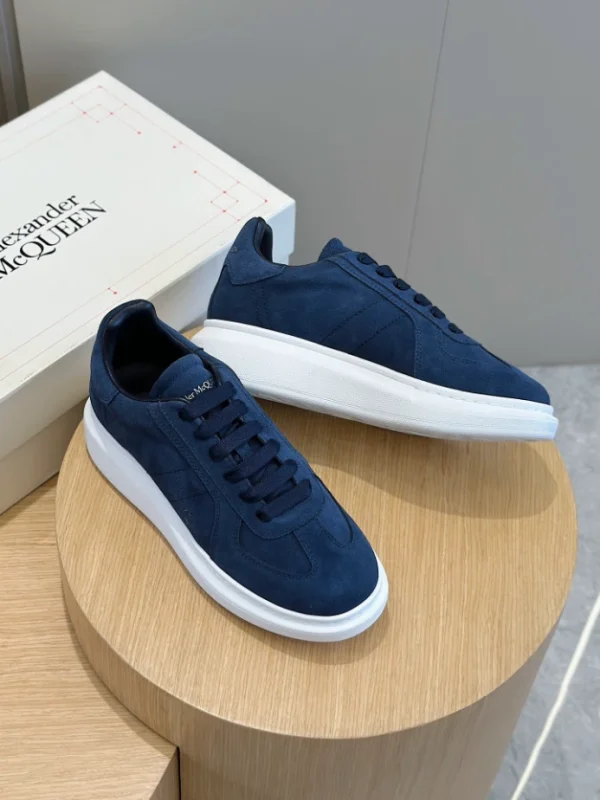 ALEXANDER MCQUEEN RETRO OVERSIZED SNEAKER - AM68