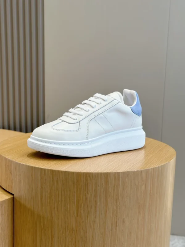 ALEXANDER MCQUEEN RETRO OVERSIZED SNEAKER - AM70