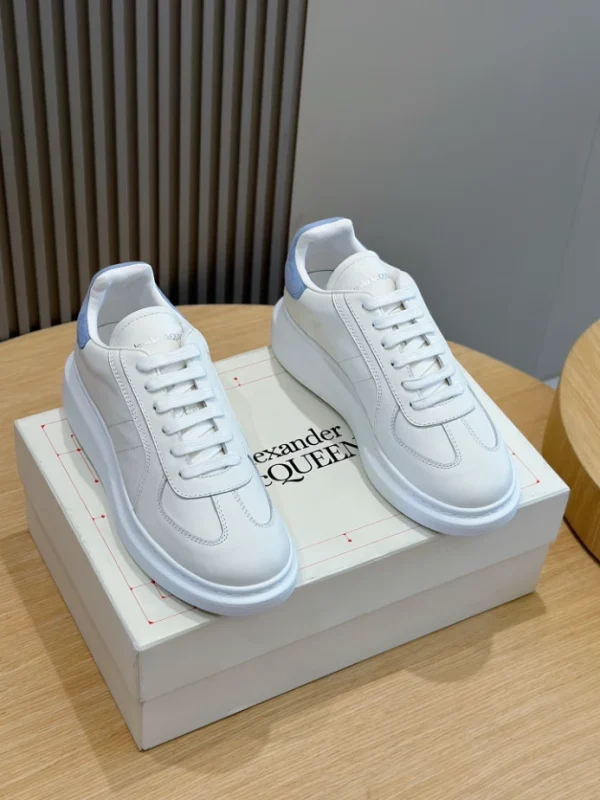 ALEXANDER MCQUEEN RETRO OVERSIZED SNEAKER - AM70