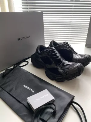 BALENCIAGA MEN'S STAPLER SNEAKER IN BLACK - BB219