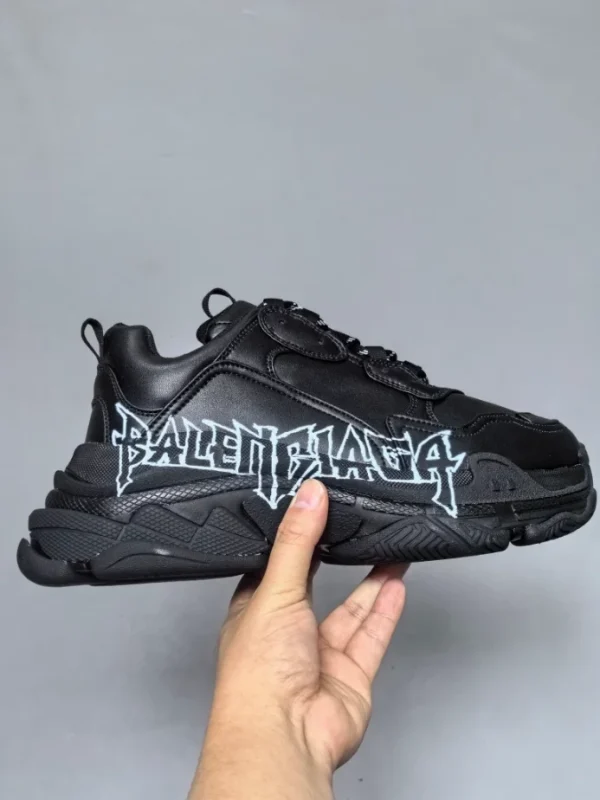 BALENCIAGA TRIPLE S SNEAKER DIY METAL IN BLACKWHITE - BB231