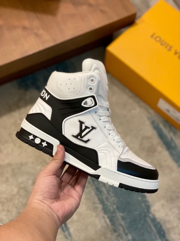 LOUIS VUITTON HIGH-TOP SNEAKERS – LSVT397