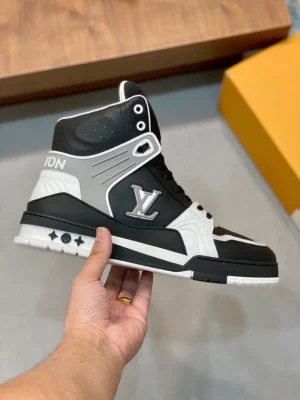 LOUIS VUITTON HIGH-TOP SNEAKERS – LSVT400