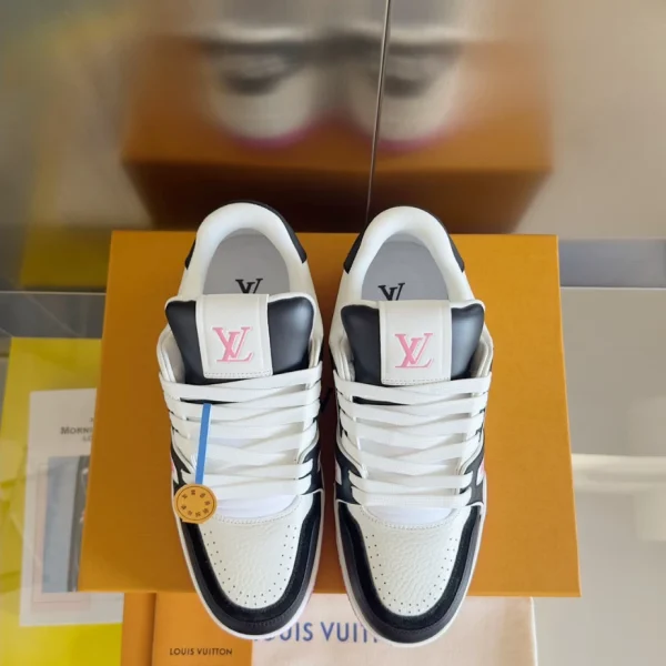 LOUIS VUITTON TRAINER SNEAKERS – LSVT392