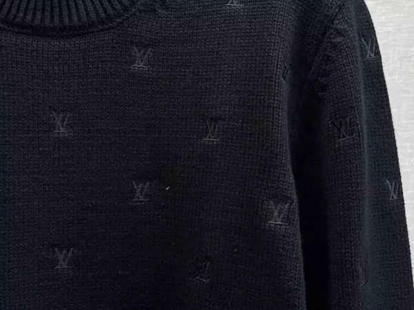 Louis Vuitton Embroidered Signature Merino Crewneck - SLV030