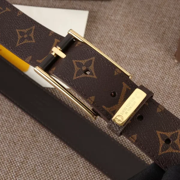 LOUIS VUITTON BELT - B0245