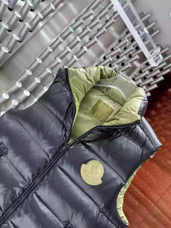 Moncler Parke Gilet Jacket in Black - MC120