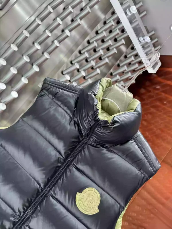 Moncler Parke Gilet Jacket in Black - MC120